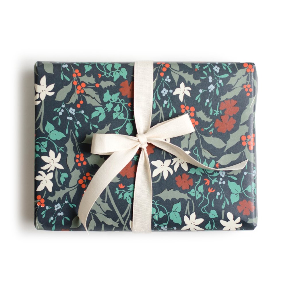 Misltetoe and Holly Wrap