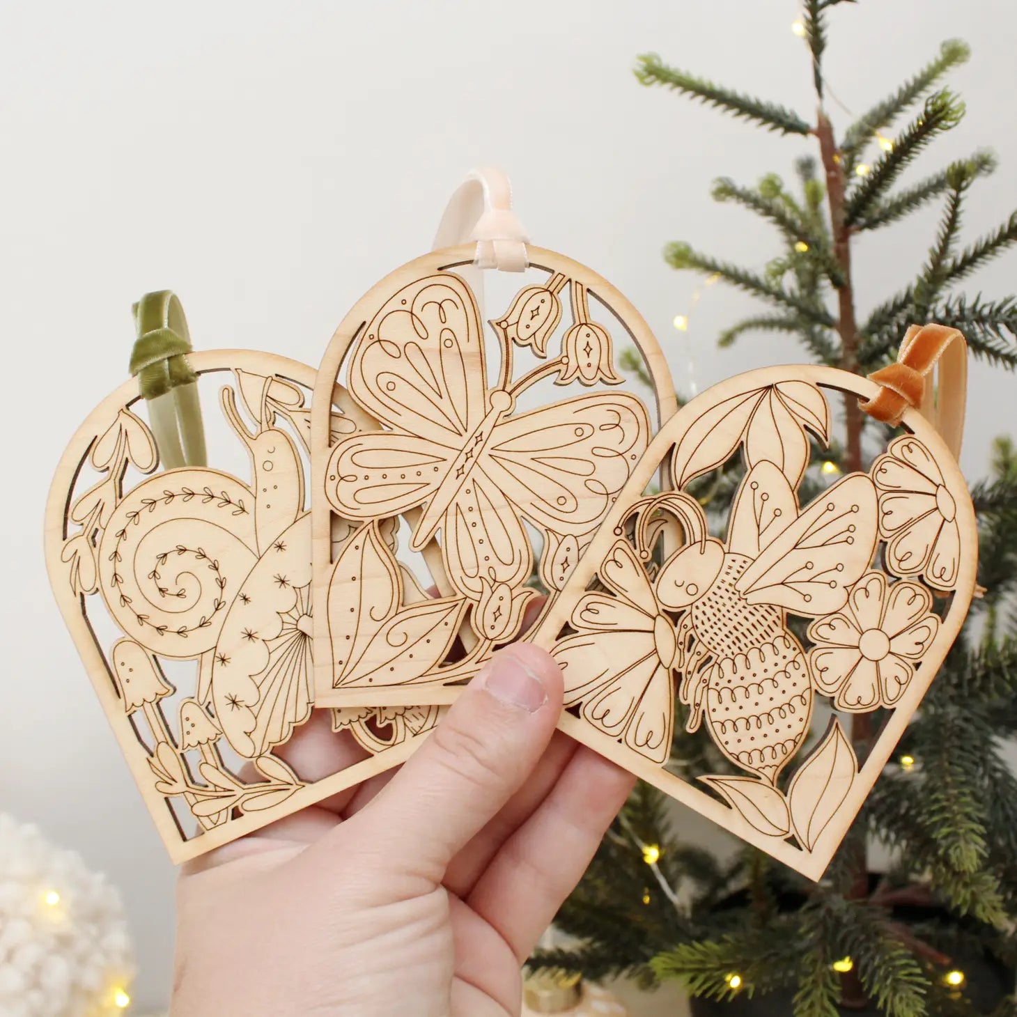 Bee Wooden Arch Ornament