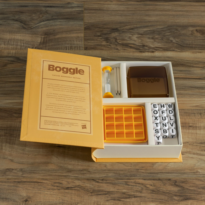 Boggle Vintage Bookshelf Edition